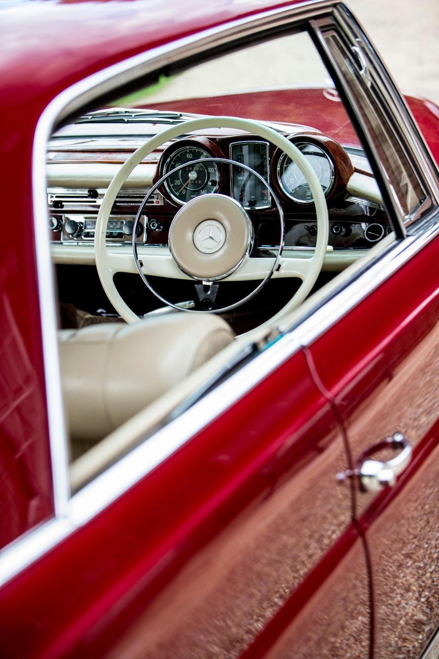 Панель приборов Mercedes-Benz 220 SEb Coupe (W111) 1959 года  (UK) (фото 7 из 13)